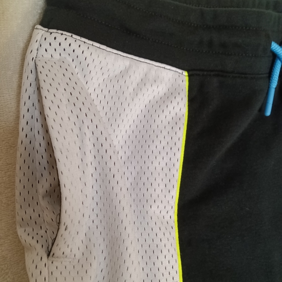 🆕 Air Jordan | Girls Outside Color Mesh Skirt Size Medium or XL - Picture 11 of 11